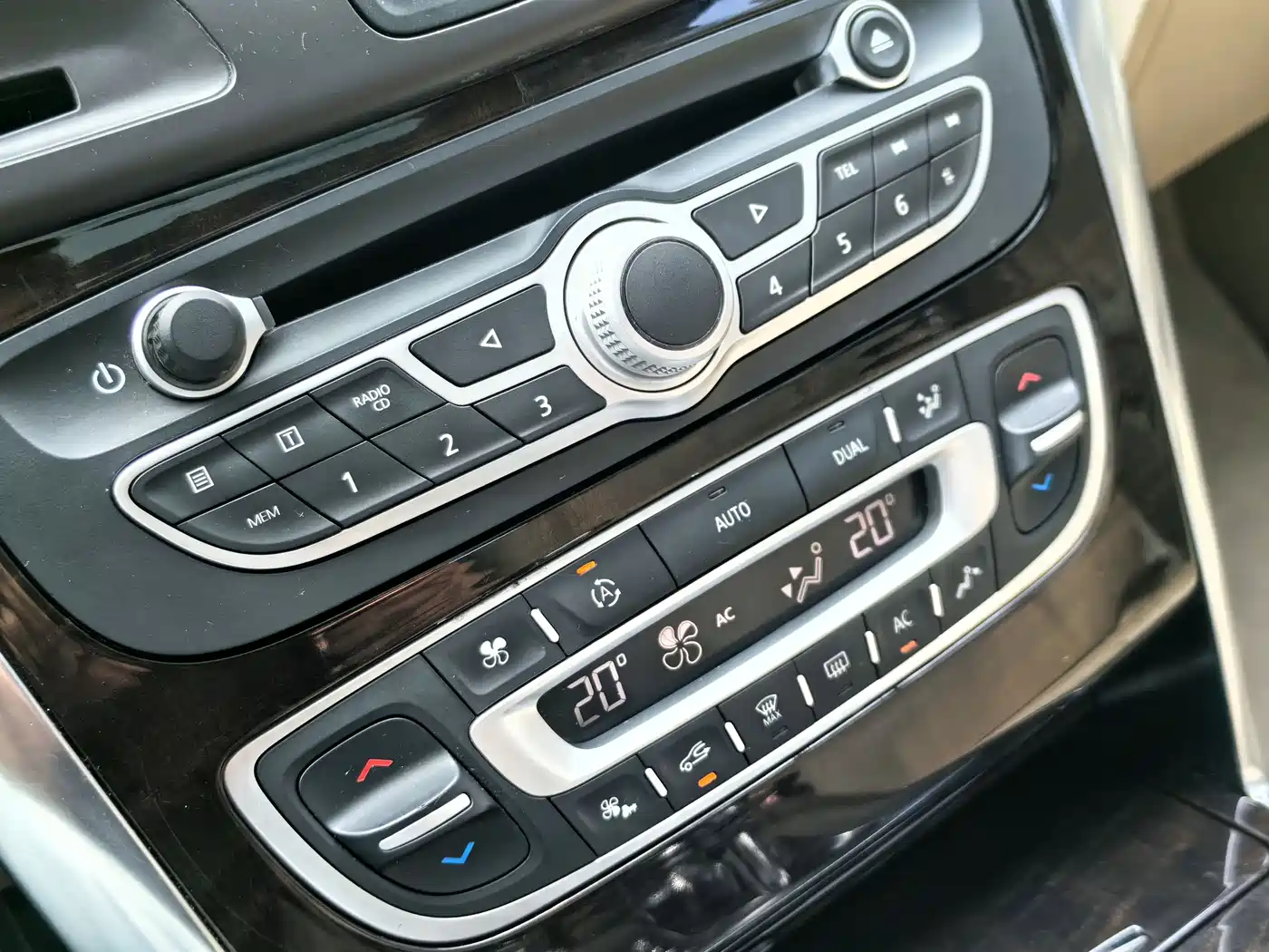 Renault Latitude 2011 2.5L Automatic Flagship Navigation Edition фото 12