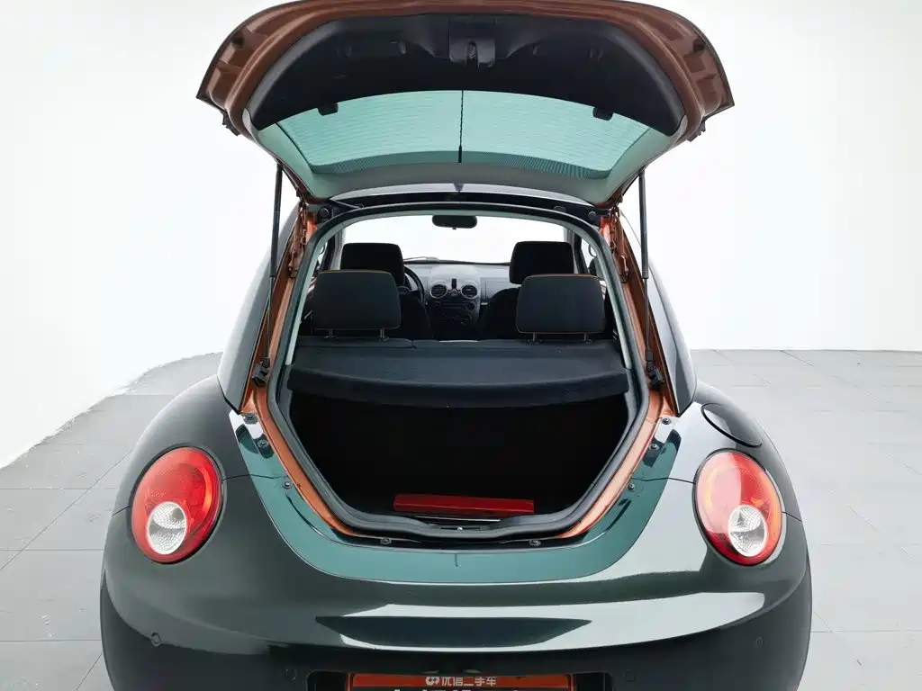 Volkswagen Beetle 2010 2010 Model 2.0 BlackOrange Comfort Edition
