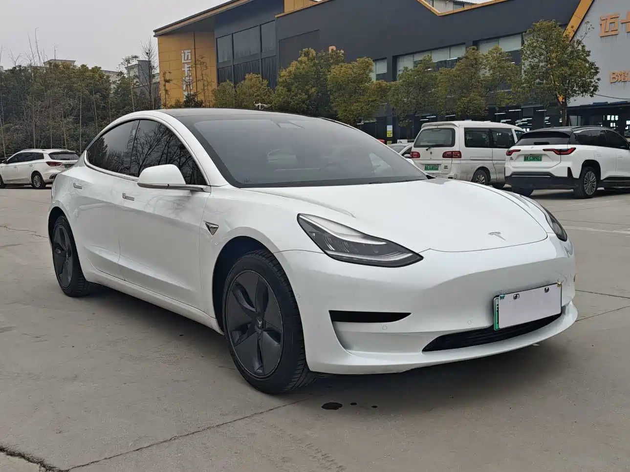 TESLA MODEL 3
