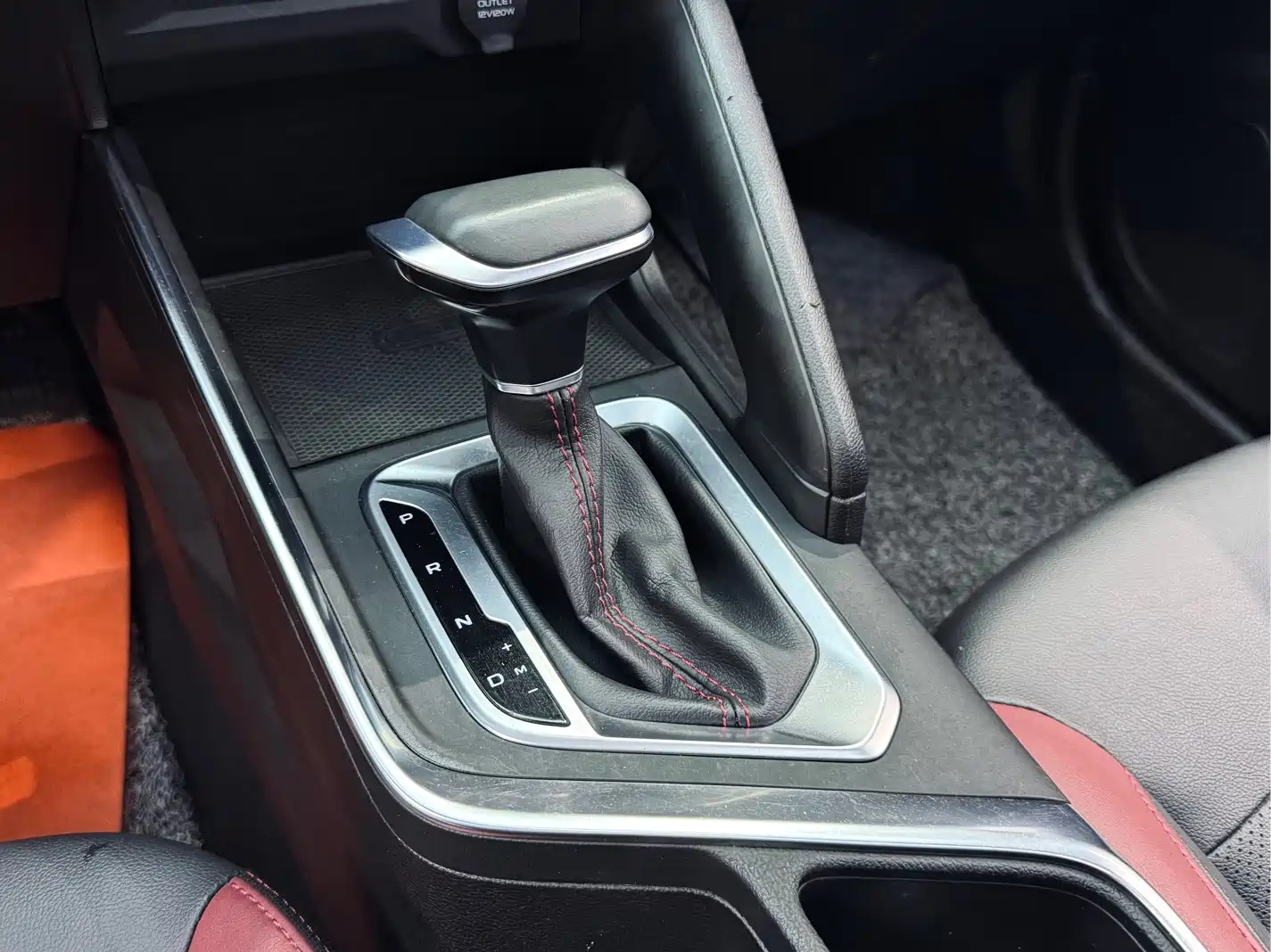 Фото 14 - Geely Vision X3