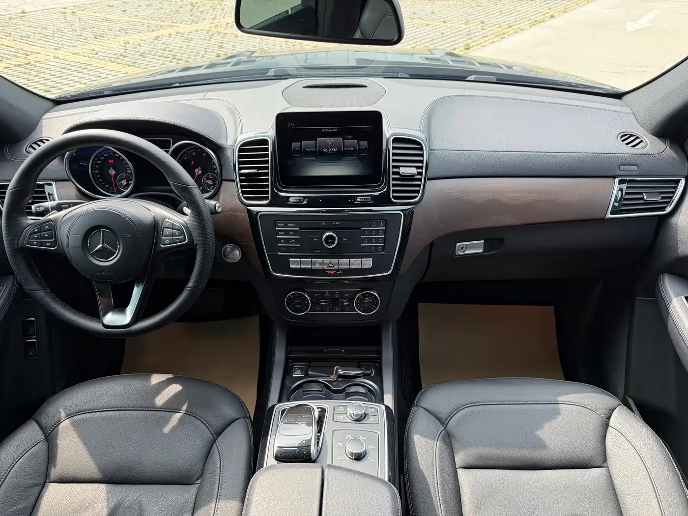 Mercedes-Benz GLS 2017 GLS 400 4MATIC Luxury фото 12