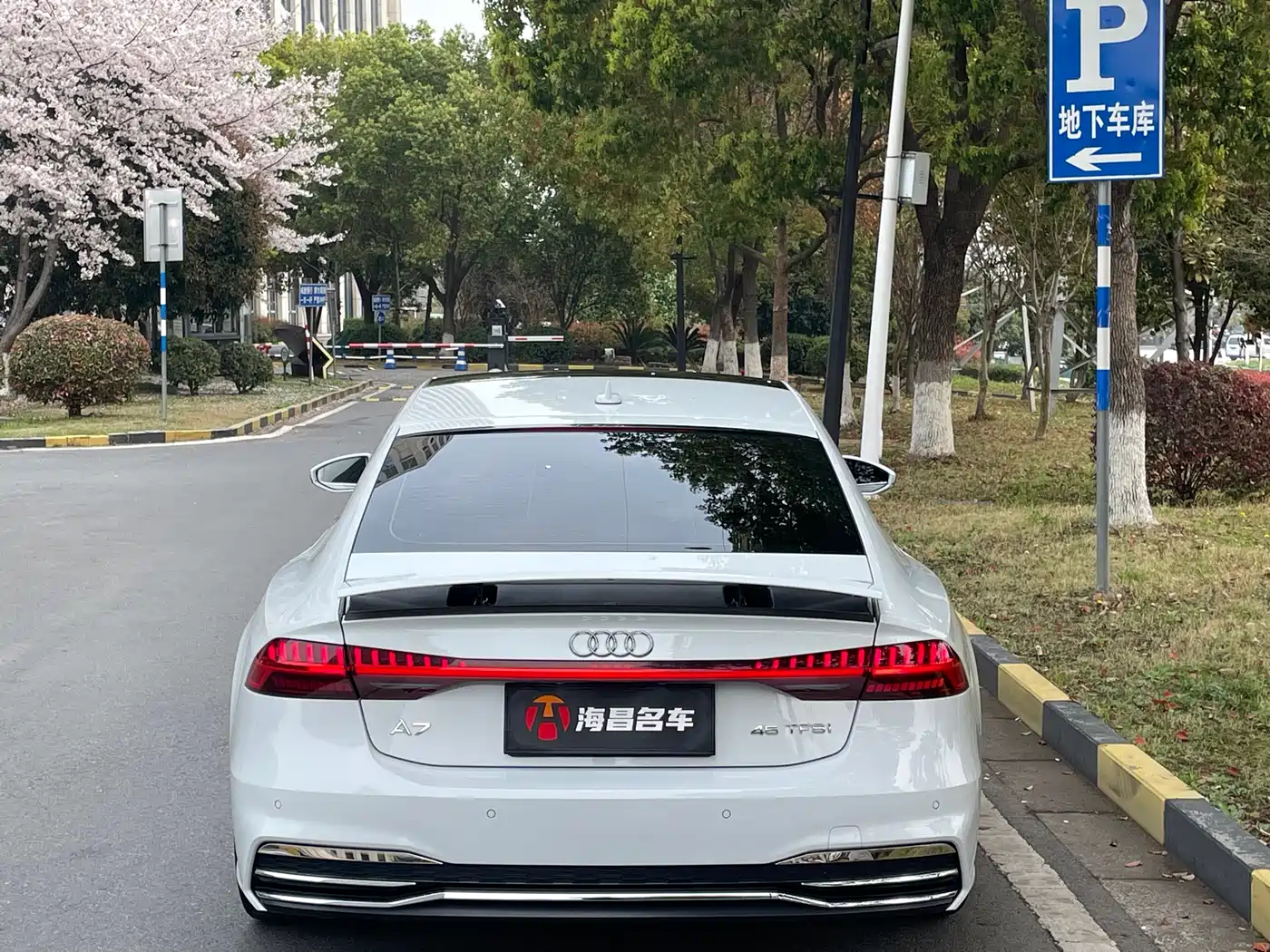 Audi A7 2023 Model 45 TFSI Premium Selection Edition фото 5