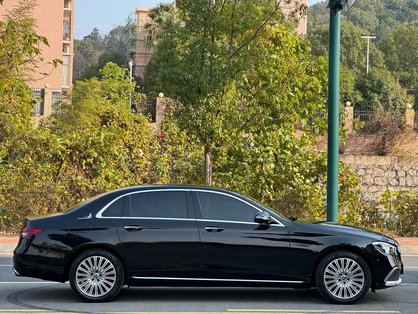 Mercedes-Benz E-Class 2023 E 300 L Fashion фото 7