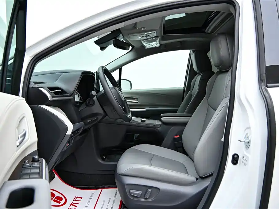 Toyota Sienna 2026 2.5L Hybrid FWD Luxury Edition фото 11