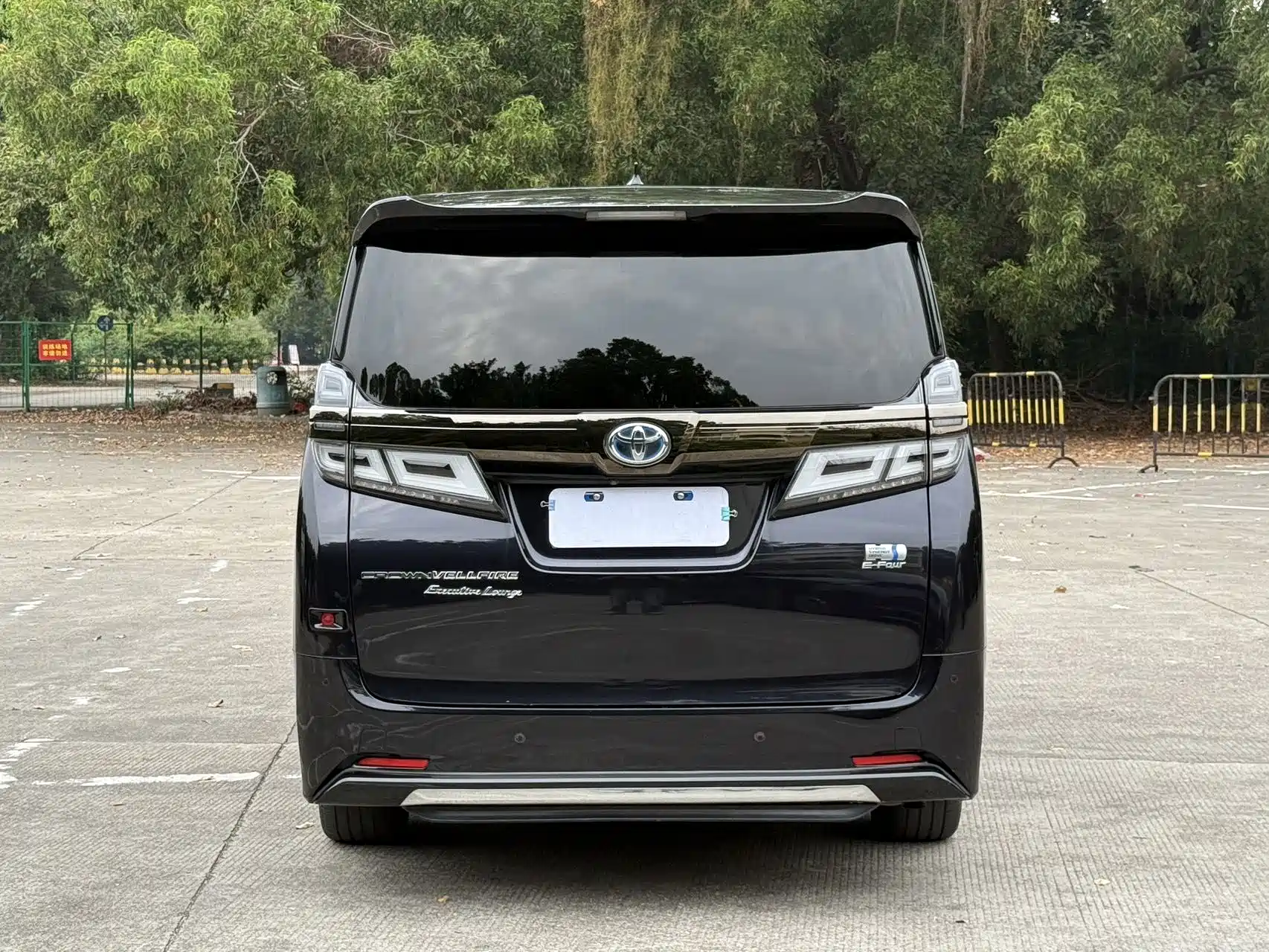 Фото 19 - Toyota Vellfire