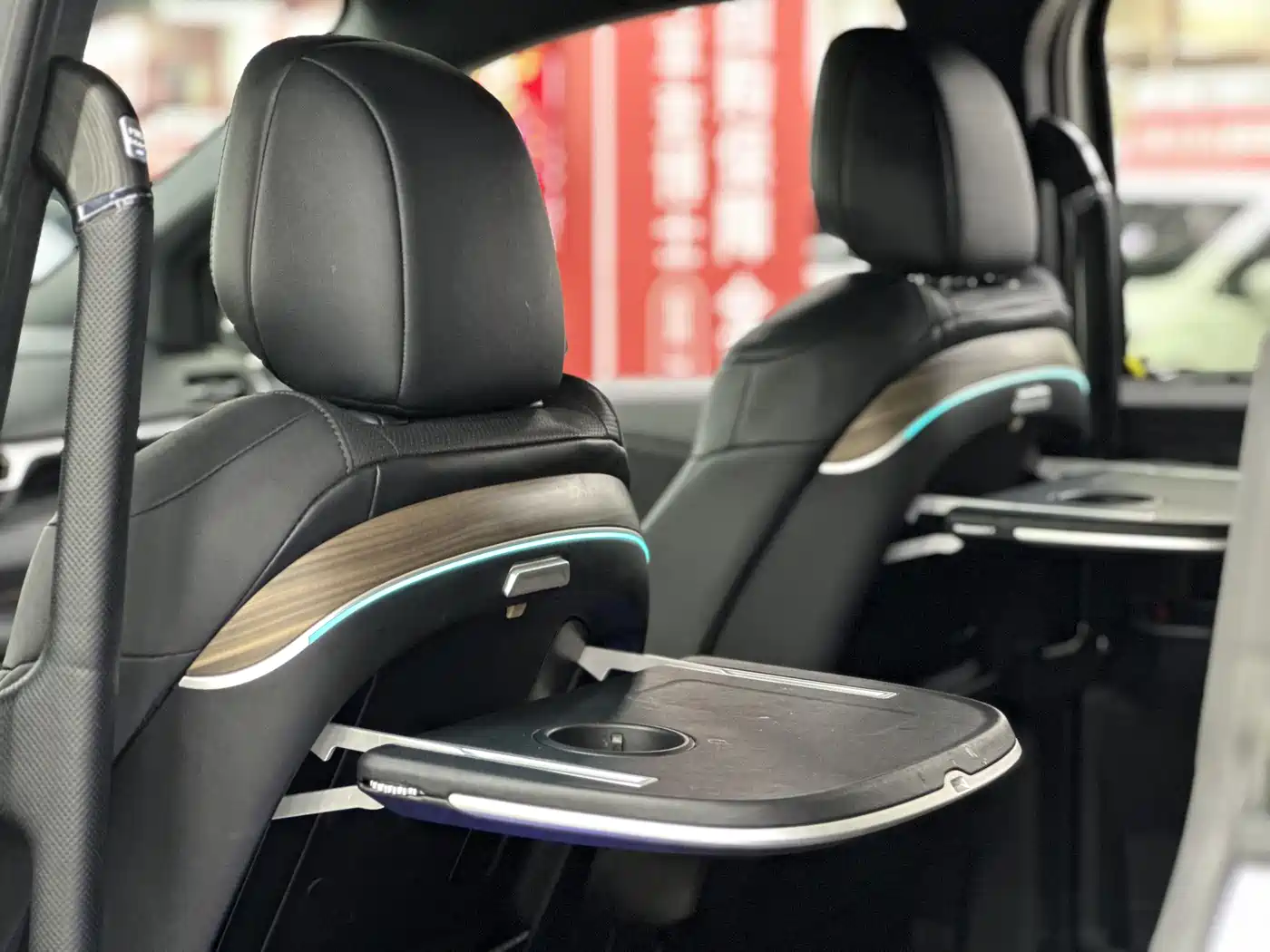 Toyota Granvia 2024 2.5L Hybrid Premium PLUS 4WD Edition фото 28