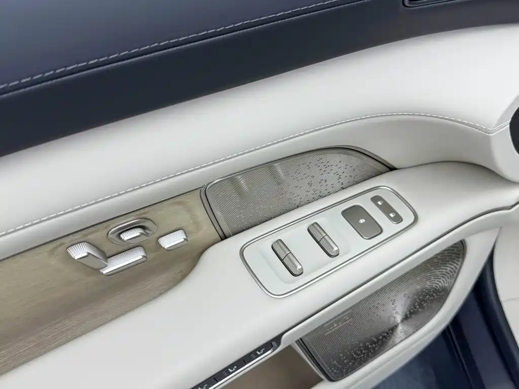 NIO ES8 2026 2025 Model 6-Seat Executive Luxury Edition