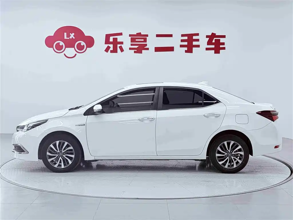 Toyota Corolla 2017 Facelift Hybrid 1.8L E-CVT Leading Edition фото 2
