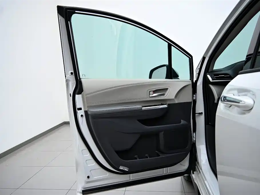 Toyota Sienna 2026 2.5L Hybrid FWD Luxury Edition фото 21