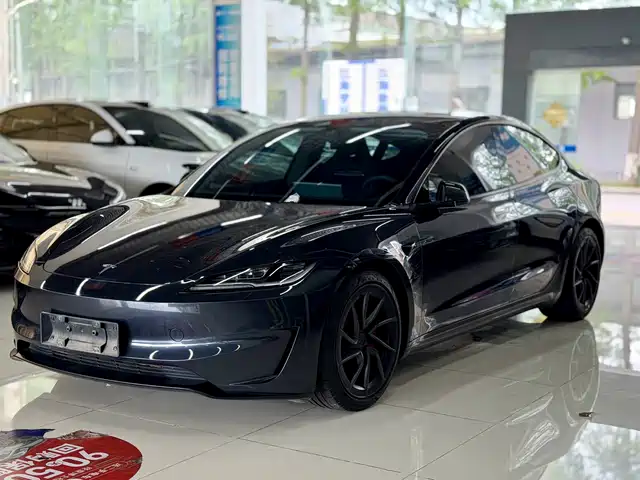 Tesla Model 3 Высокопроизводительный полный привод