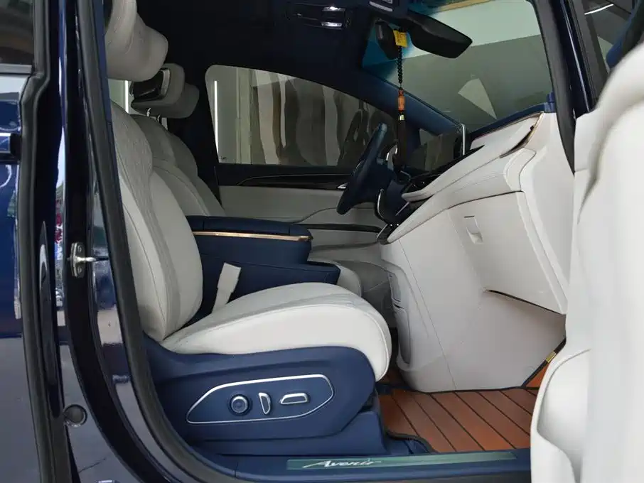 Buick GL8 2022 Avenir 4-Seater Prestige Edition фото 12