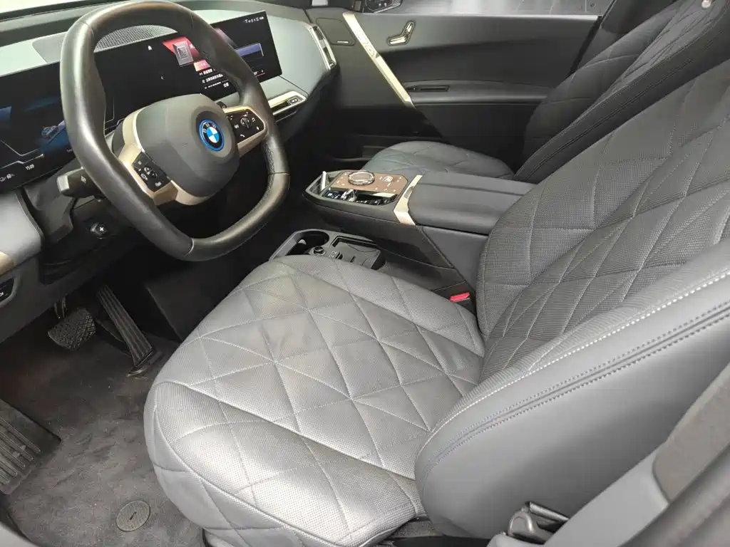 Фото 10 - BMW iX