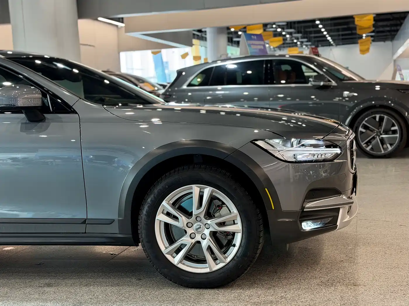 Volvo V90 2019 2019 Cross Country T5 AWD Intelligent Distance China VI