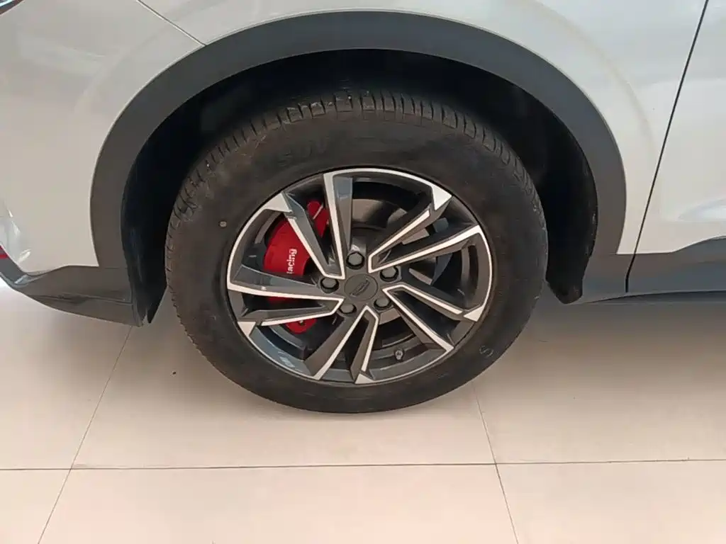 Фото 23 - Geely Coolray