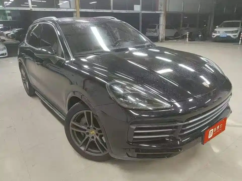 Photo 2 - Porsche Cayenne