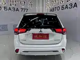 Photo 5 - Mitsubishi Outlander