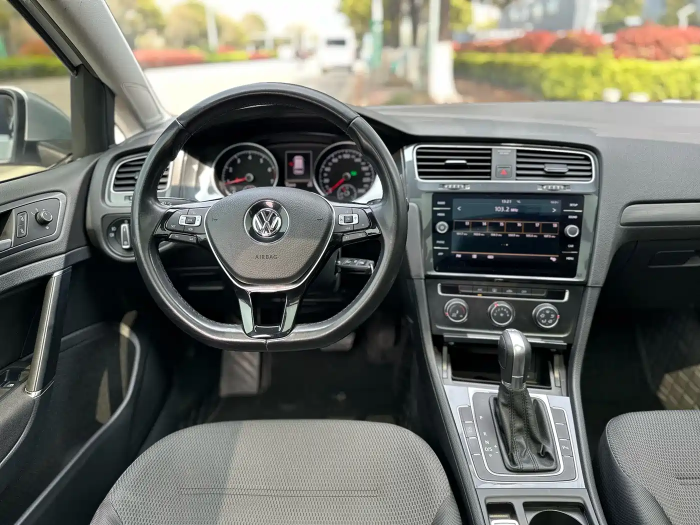 Volkswagen Golf (Import) 2019 1.8TSI Wagon фото 13