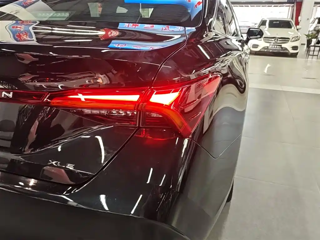 Toyota Avalon 2022 2.0L XLE Premium фото 8