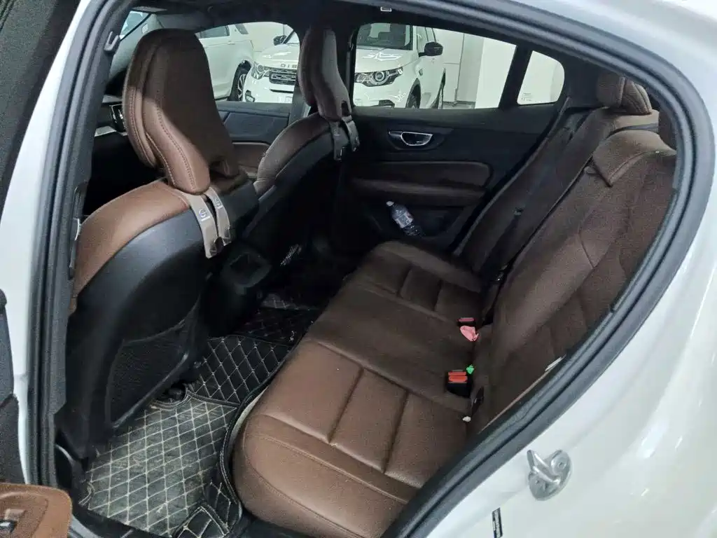 Volvo S60 2025 2026 B4 Smart Luxury Edition