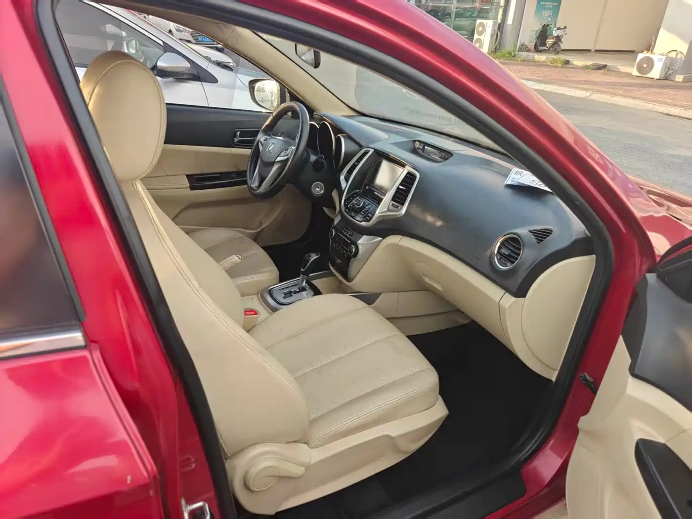 Фото 16 - Changan Eado