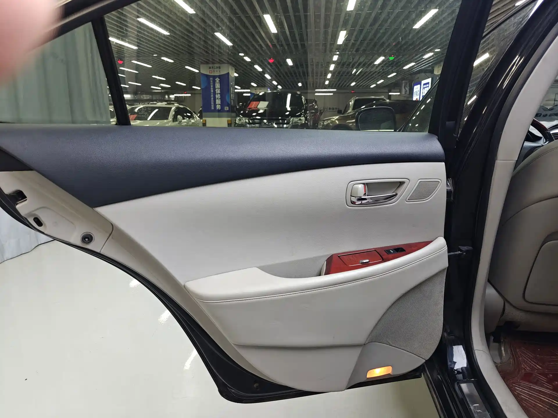 Фото 10 - Lexus ES