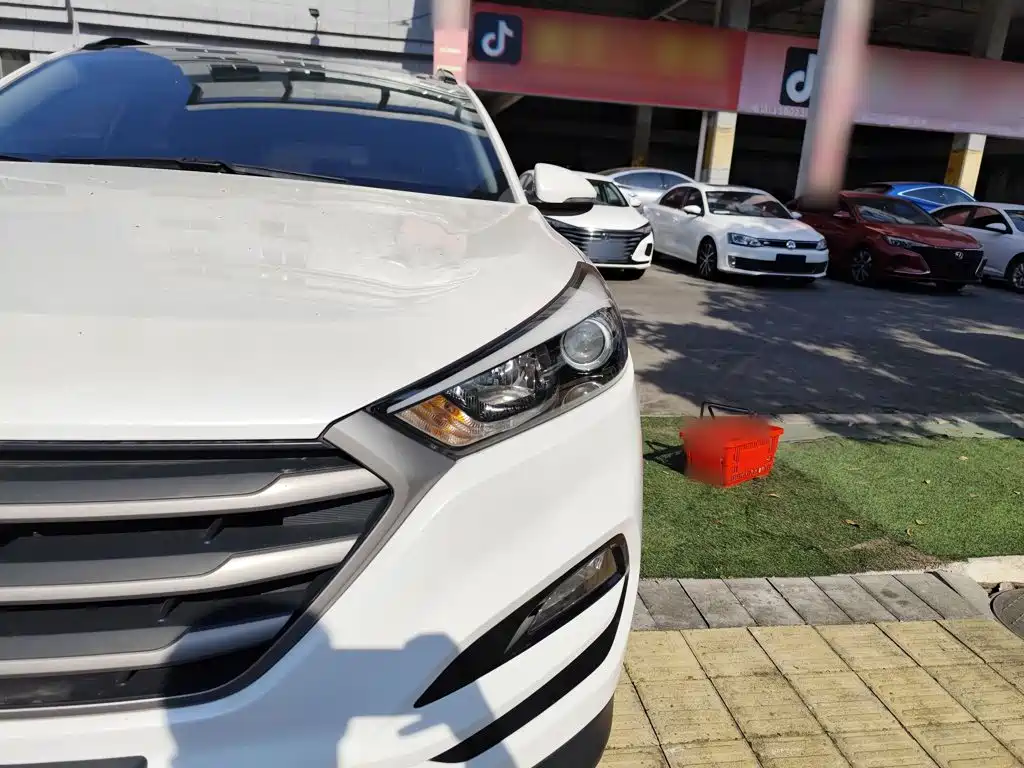 Фото 9 - Hyundai Tucson