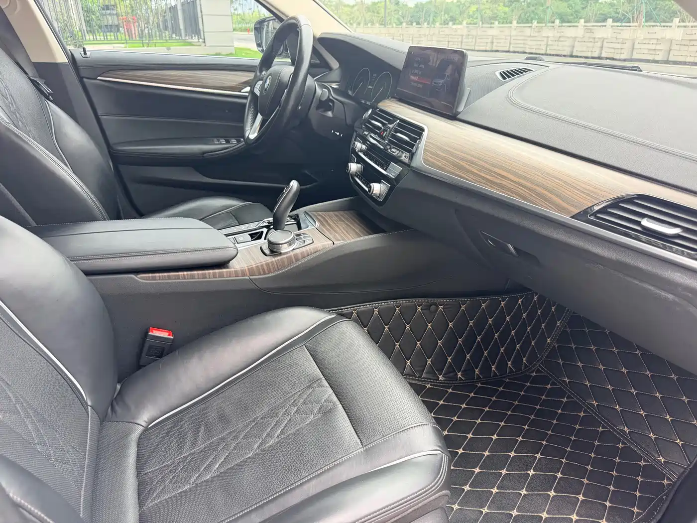 BMW 5 Series New Energy 2019 530Le Luxury Package фото 7