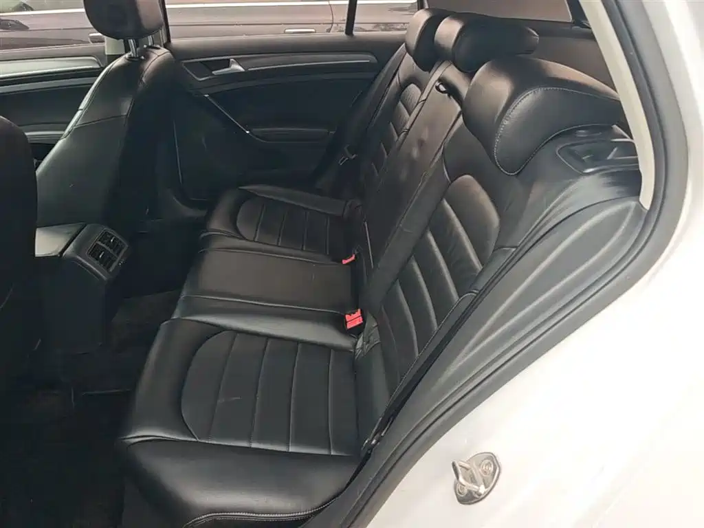 Volkswagen Golf 2016 230TSI Automatic Luxury фото 17