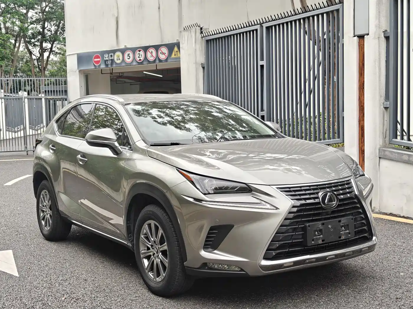 Фото 3 - Lexus NX