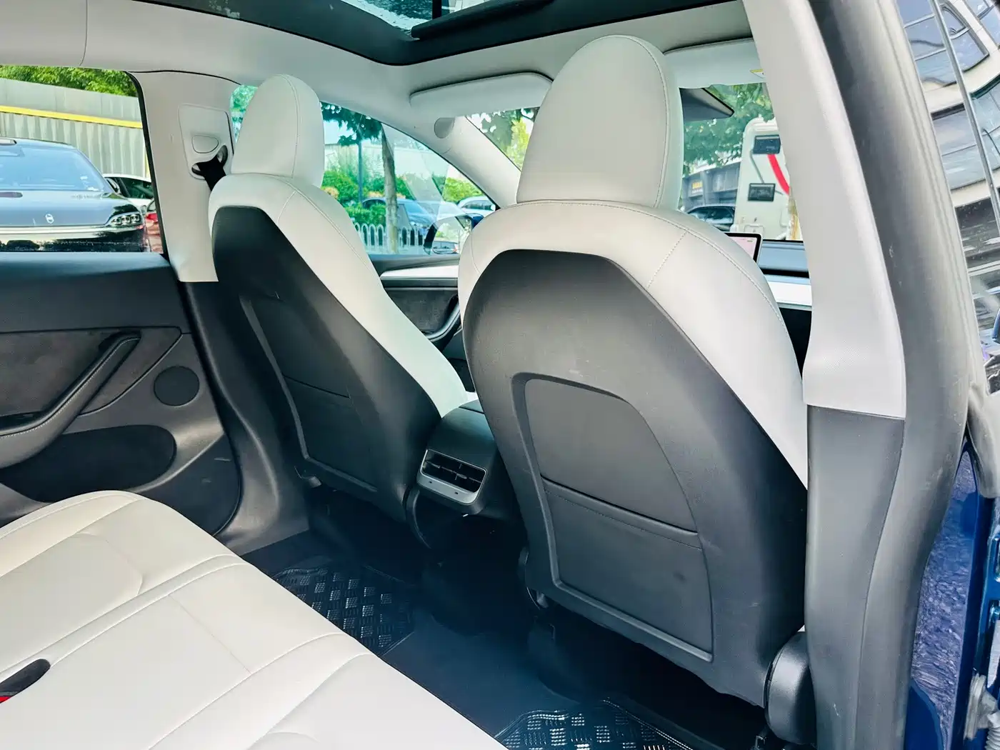 Photo 24 - Tesla Model Y