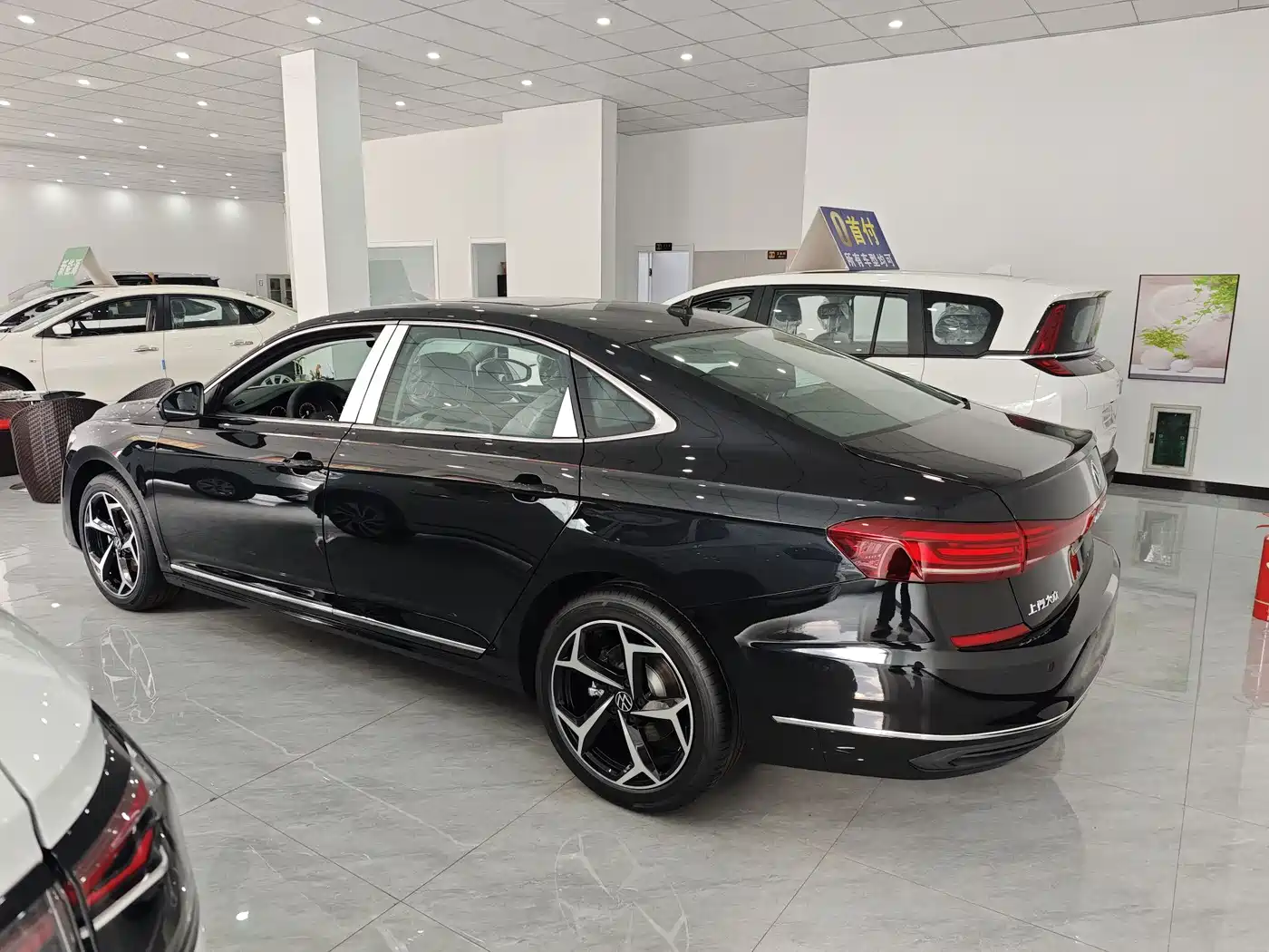 Volkswagen Passat 2026 Outstanding Edition 330TSI Starlight Elite Version фото 7