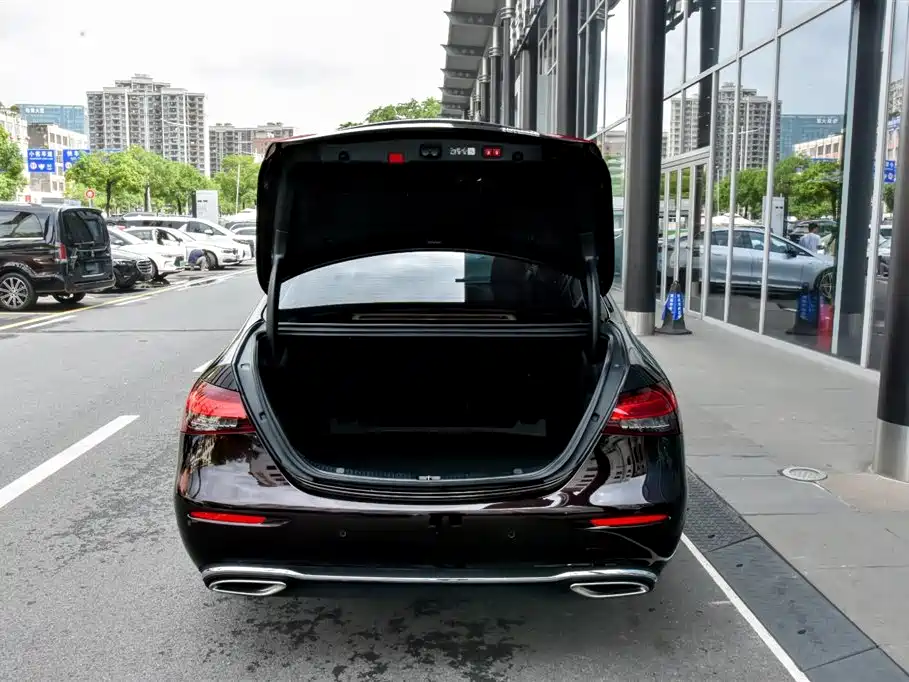 Mercedes-Benz E-Class, миниатюра 8