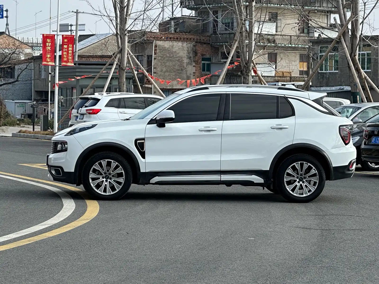 Фото 4 - Lynk & Co 01