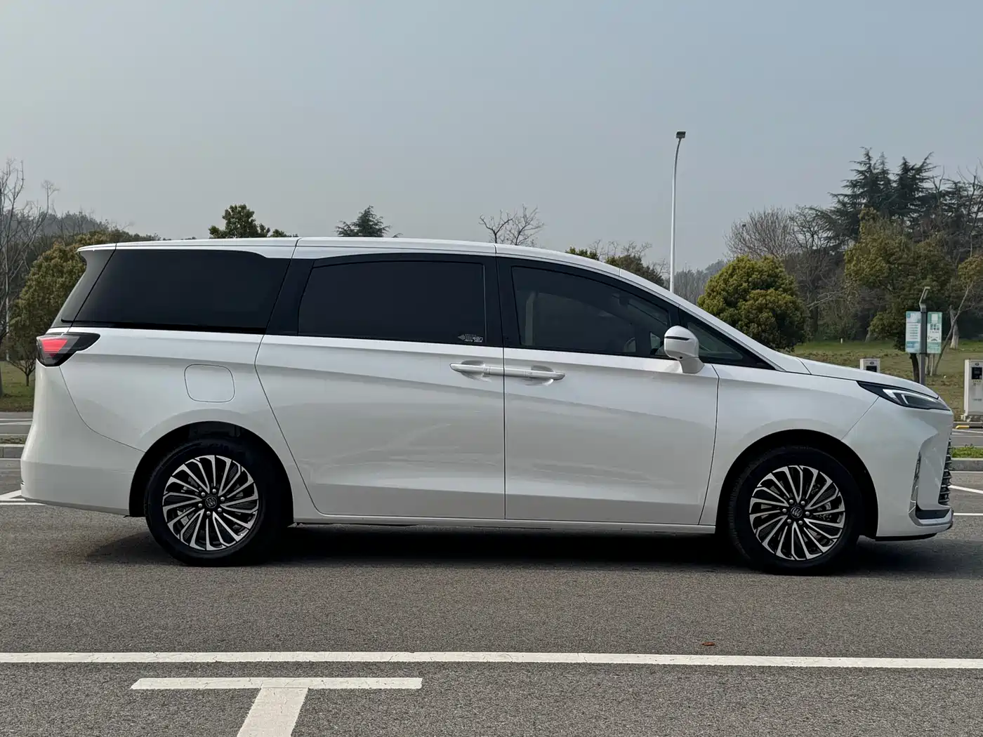 BUICK GL8 NEW ENERGY