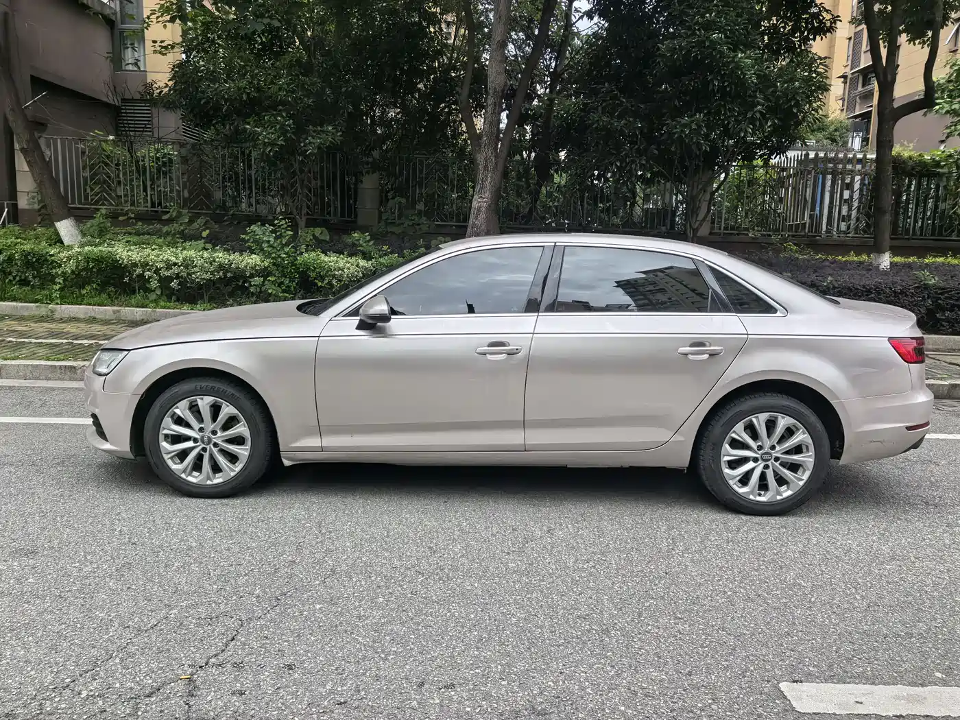 Фото 4 - Audi A4L