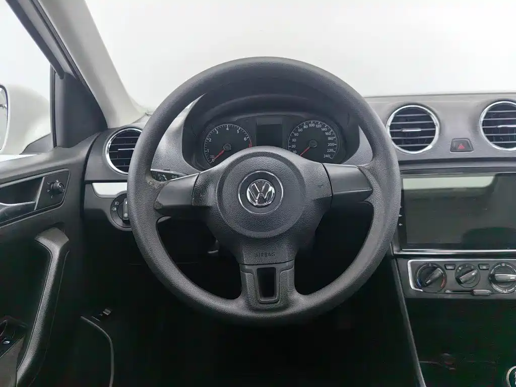 Photo 11 - Volkswagen Jetta