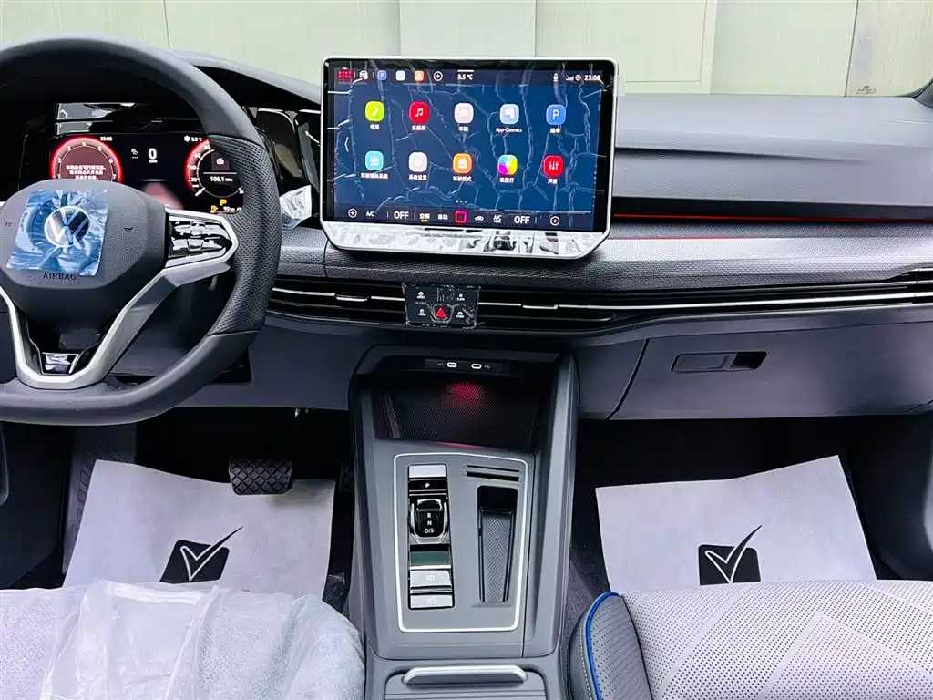 Volkswagen Golf 2025 Facelift 300TSI R-Line фото 12