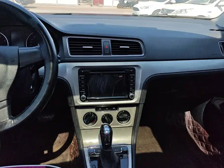 Volkswagen Lavida 2013 Facelift Classic 1.6L Automatic Comfort фото 13