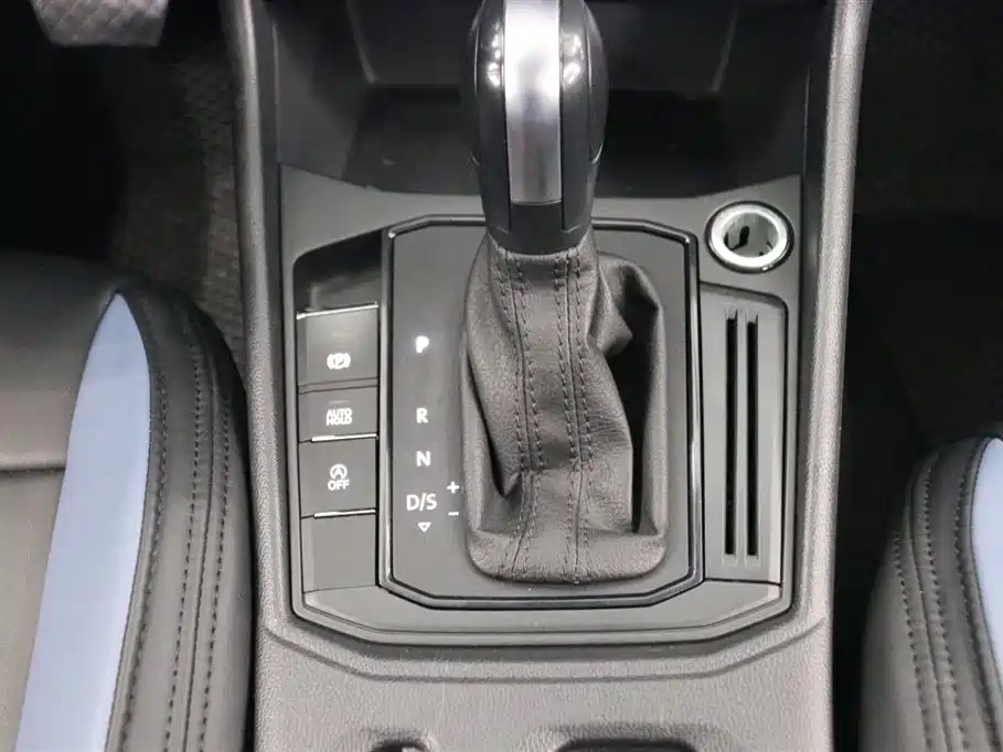 Volkswagen Lavida 2024 Model 1.5L Automatic Delight Edition фото 9