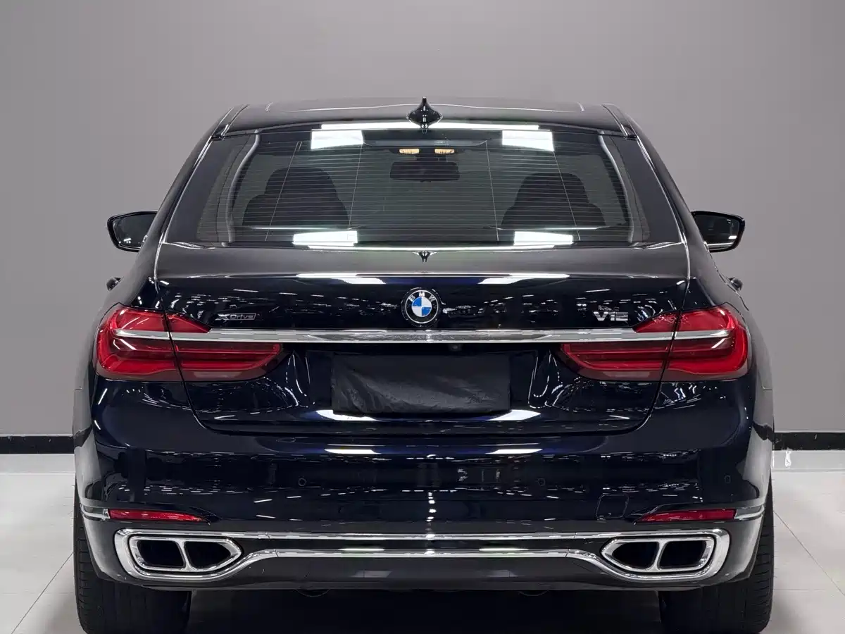 Фото 3 - BMW 7 Series
