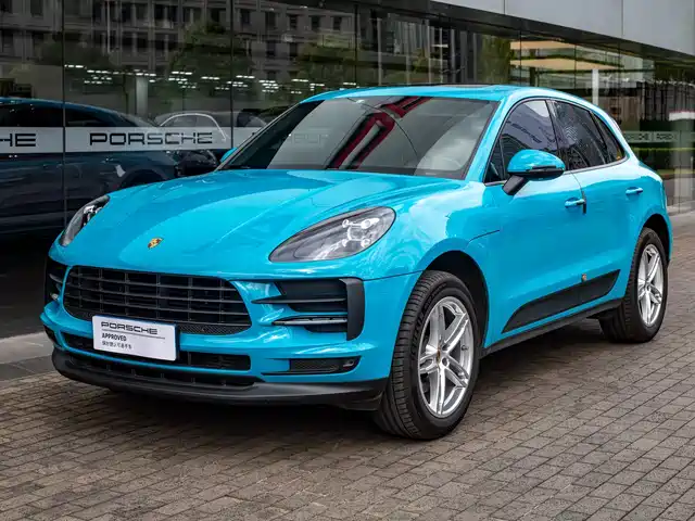 PORSCHE MACAN