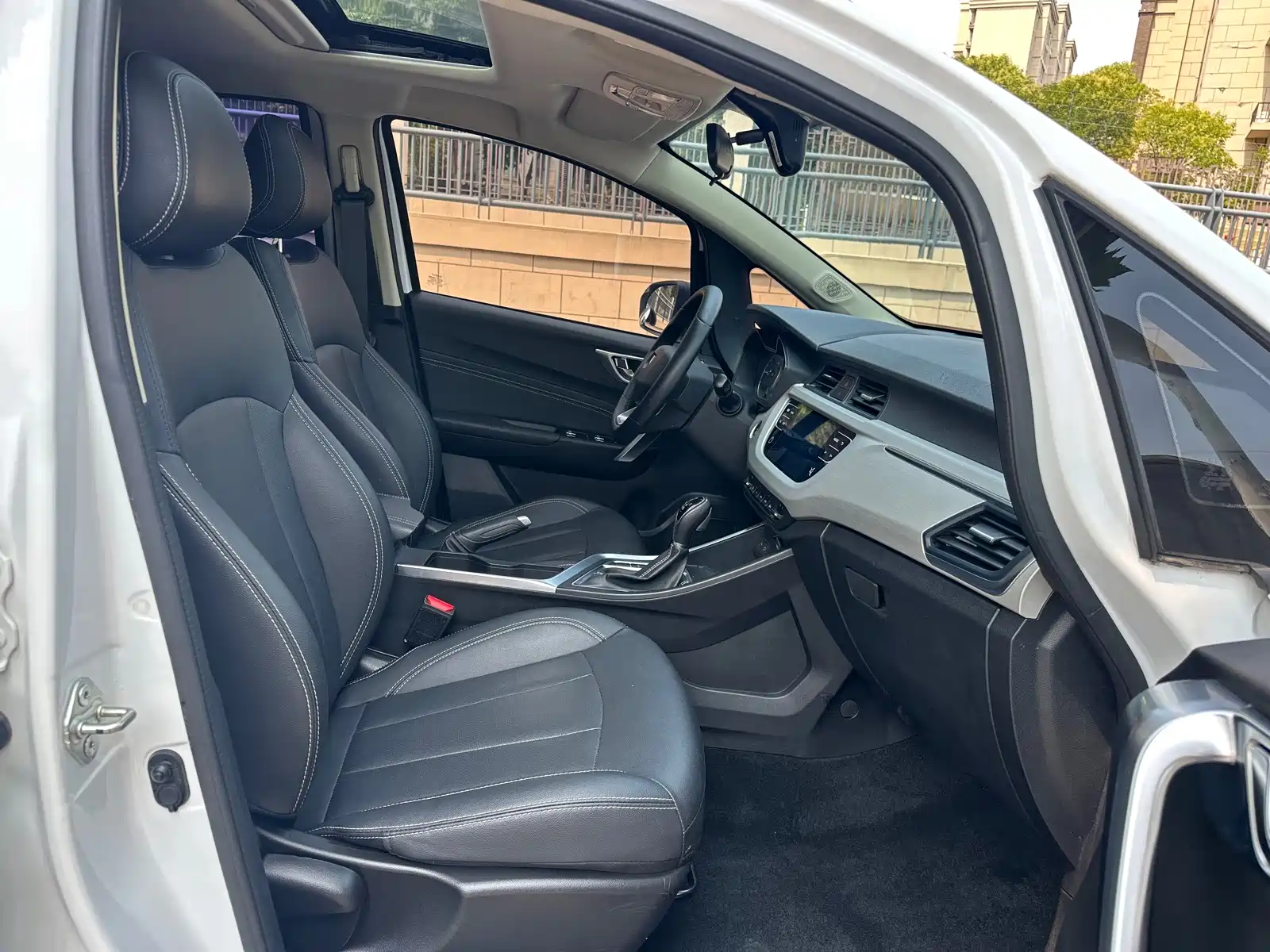 Фото 10 - Geely Vision X3