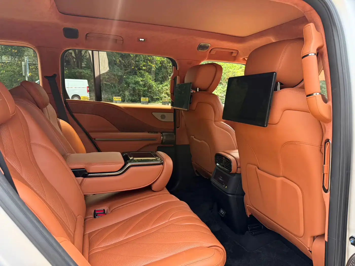Yangwang U8 2023 Luxury Edition фото 7