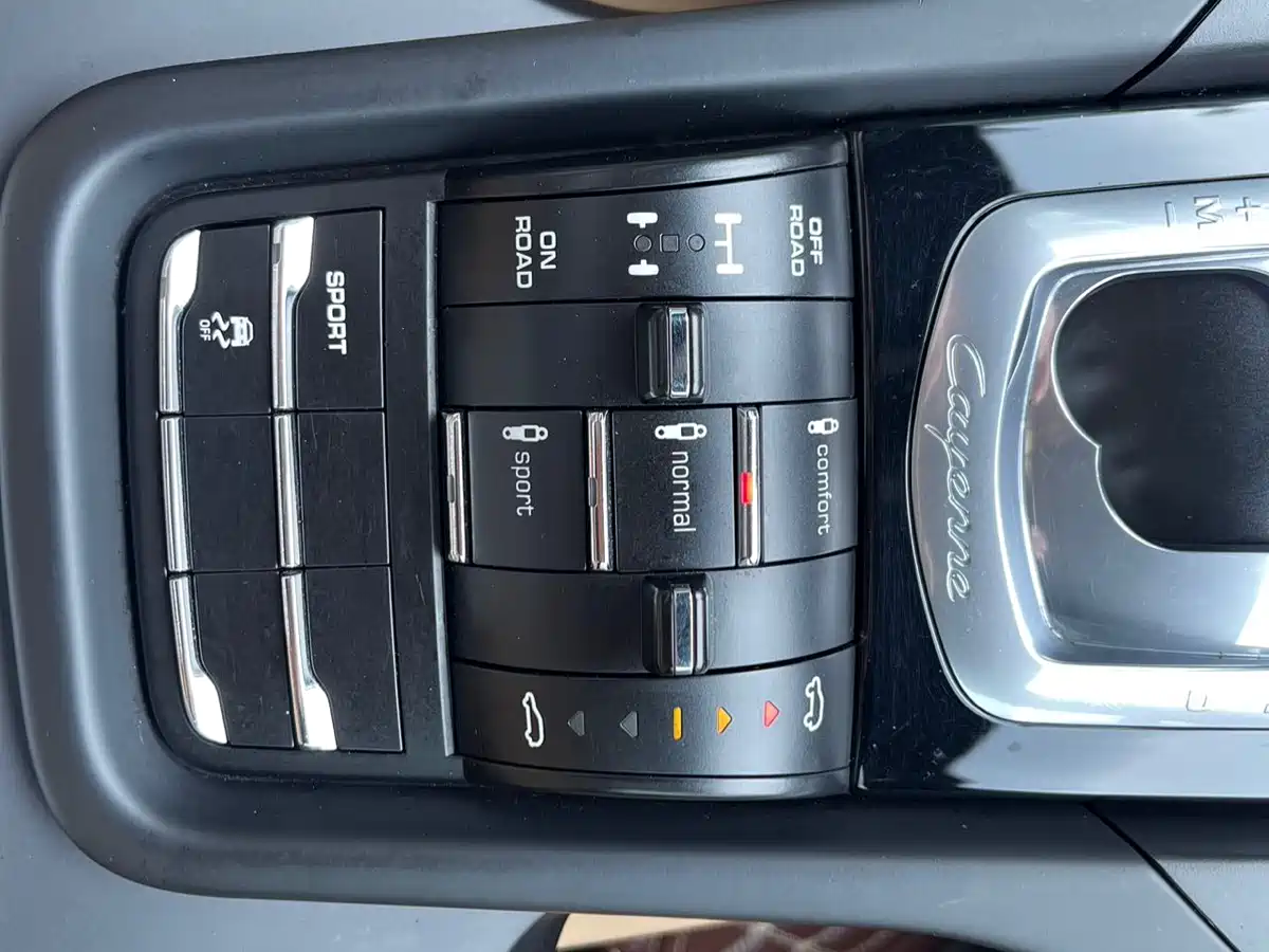 Porsche Cayenne 2011 Cayenne 3.0T фото 17