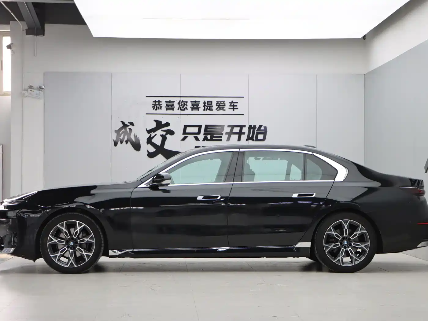 BMW 7 Series 2023 Model 735Li Luxury Package фото 7