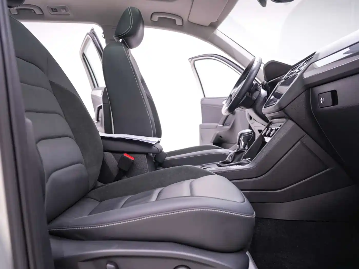 Volkswagen Tiguan L 2021 330TSI Automatic 2WD R-Line Premium фото 25