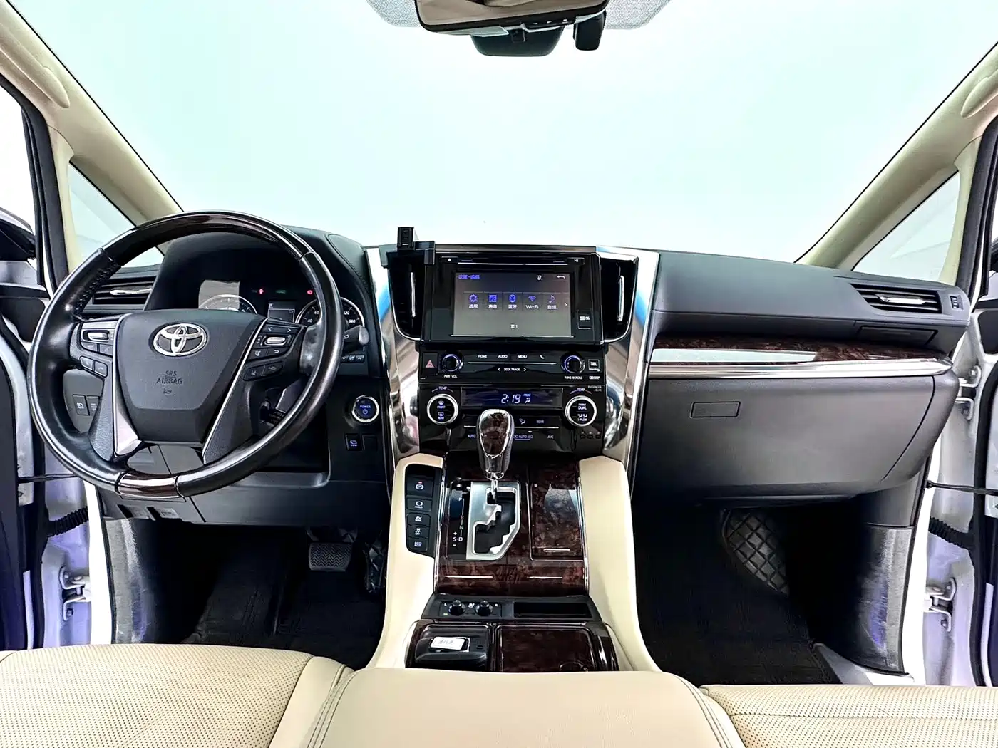 Toyota Alphard 2019 Hybrid 2.5L Luxury фото 13