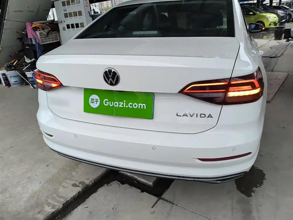 Volkswagen Lavida 2022 1.5L Auto Comfort Edition фото 6