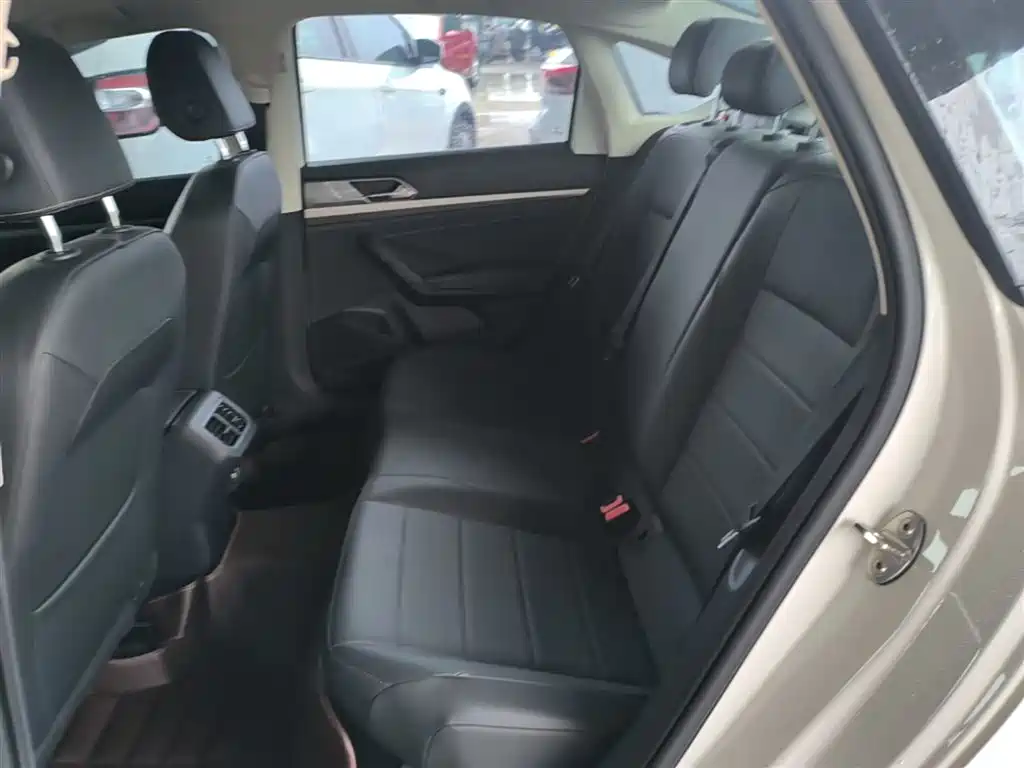 Volkswagen Lavida 2022 1.5L Auto Comfort Edition фото 17