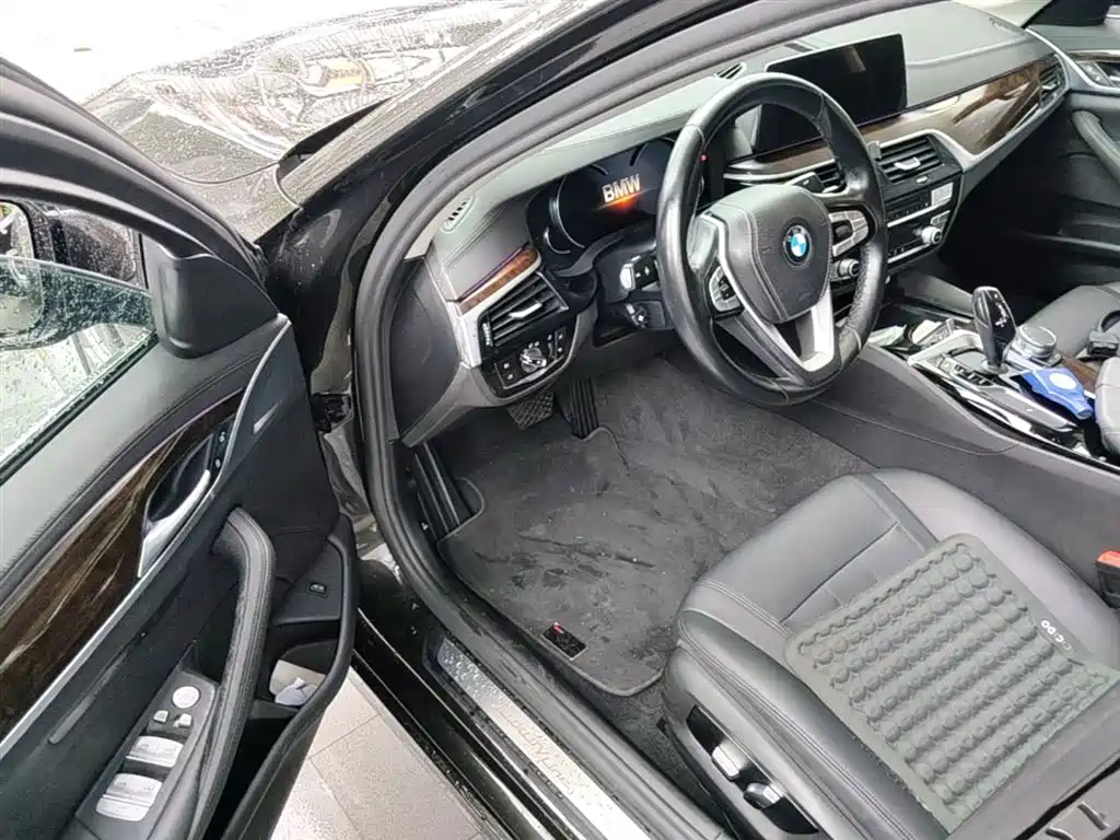 BMW 5 Series 2018 525Li M Sport Package фото 23